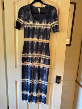 Anthropologie Navy and White Tie-Dye Short-Sleeve Maxi Dress Like New
